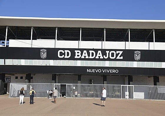 Fachada del estadio Nuevo Vivero.