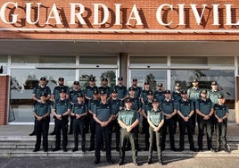 Llegada de los alumnos a la sede de la Comandancia de la Guardia Civil de Cáceres.