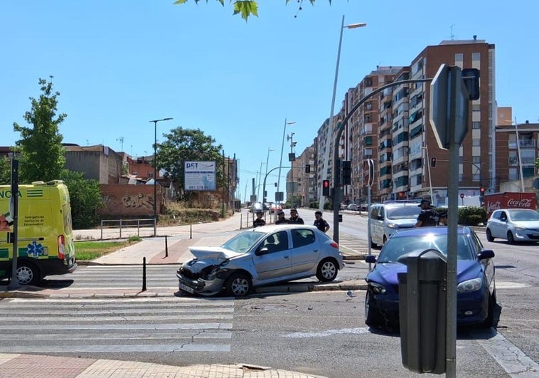 Dos personas heridas en un nuevo accidente en el cruce entre la autopista y Pardaleras de Badajoz