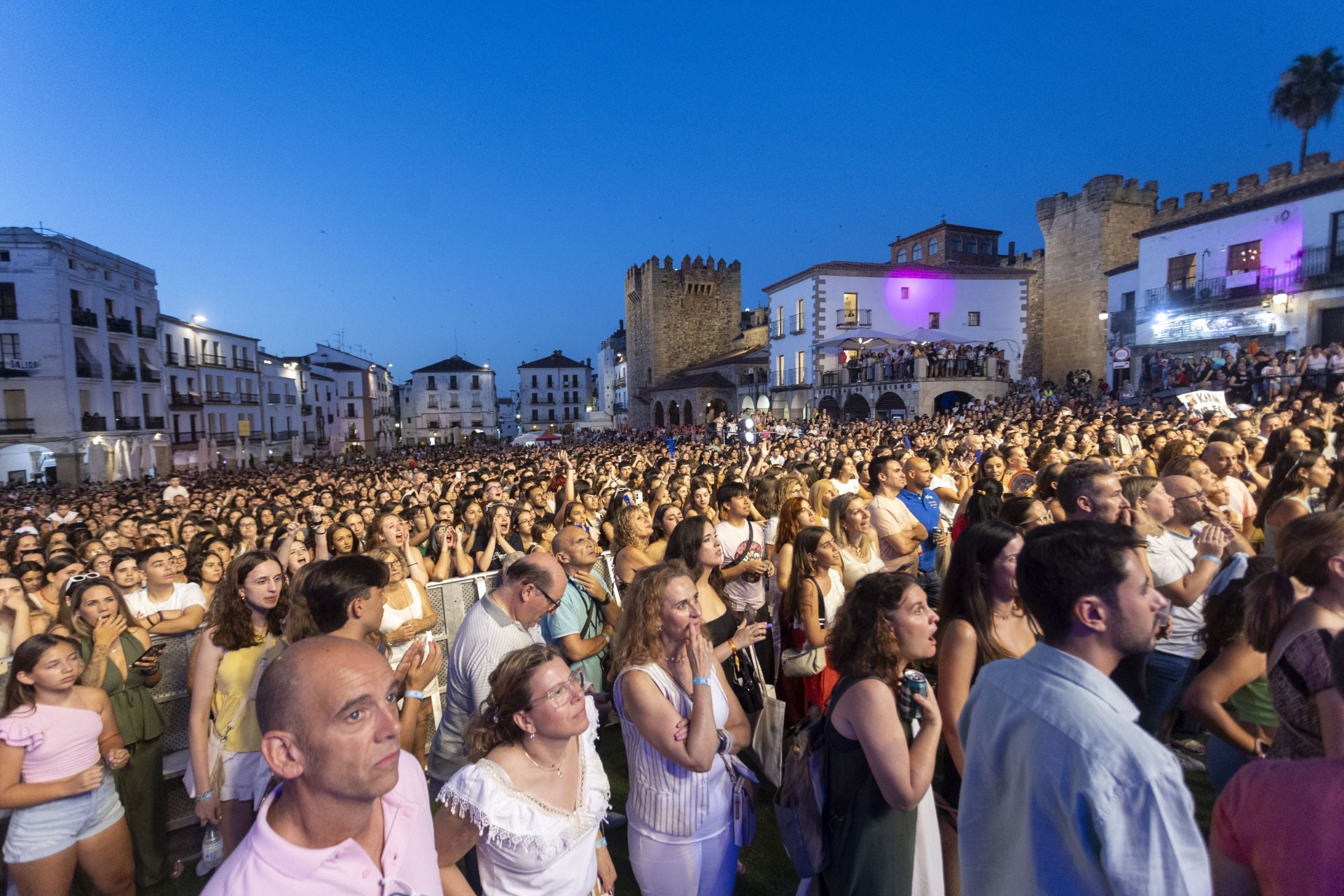 Fotos | La Plaza Mayor de Cáceres brilla con LOS40 Summer Live