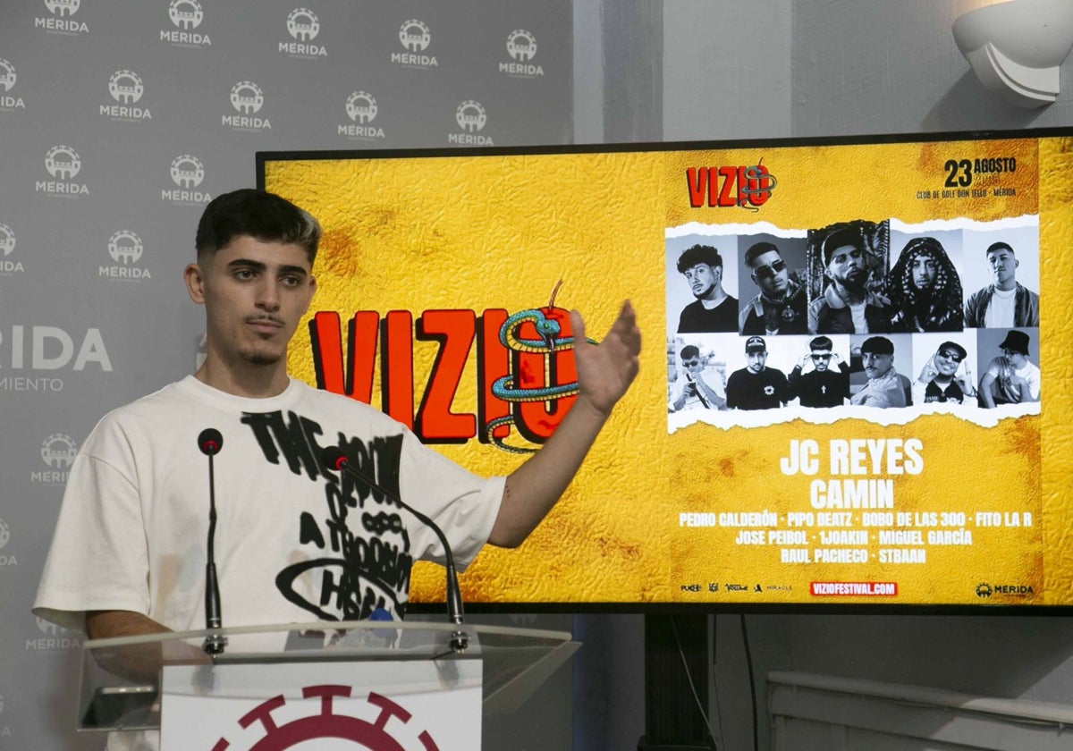 Presentación en el ayuntamiento de Mérida del cartel del Vizio Festival.