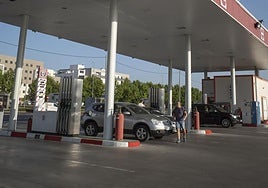 Una estación de servicio desatendida en la ciudad de Badajoz.