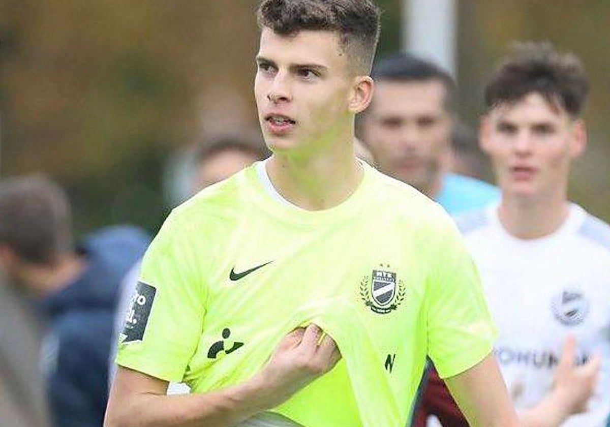 Adrián Csenterics, con el MTK Budapest, equipo del que viene cedido.