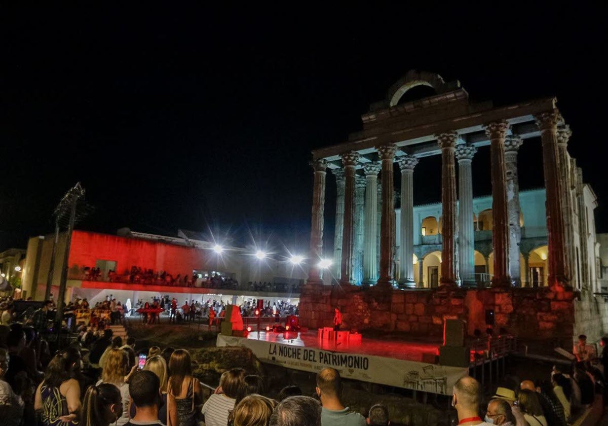 Actividad en el Templo de Diana en una edición de 'La Noche del Patrimonio'.