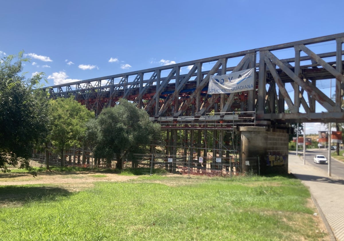 Apuntalamiento del Puente de Hierro de Mérida.