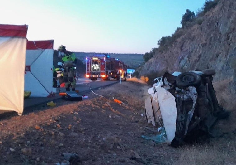 Muere un hombre de 55 años tras salir de la vía y quedar atrapado en la A-5 cerca de Jaraicejo