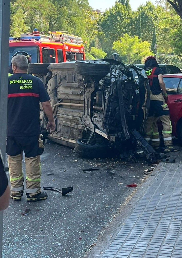 Imagen - Los Bomberos actúan en el accidente.