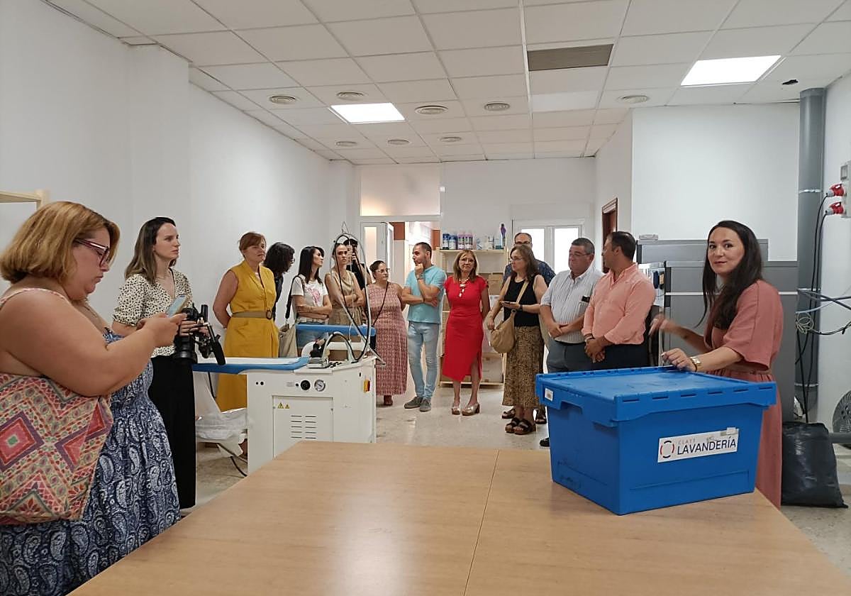 Presentación de los centros de empleo con la directora general María Ángeles Muriel a la izquierda.