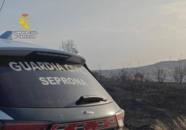 Un helicóptero haciendo sus labores de extinción de incendios.