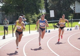 Prueba de 400m vallas femenino en el pasado Campeonato de España Sub23 en Badajoz