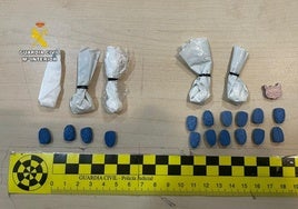 Droga intervenida por los agentes.