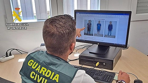 Tres detenidos tras robar en un colegio de Badajoz y sustraer un vehículo en Novelda del Guadiana
