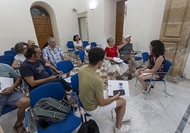 Iris Jugo se reunió ayer de nuevo con agentes culturales.