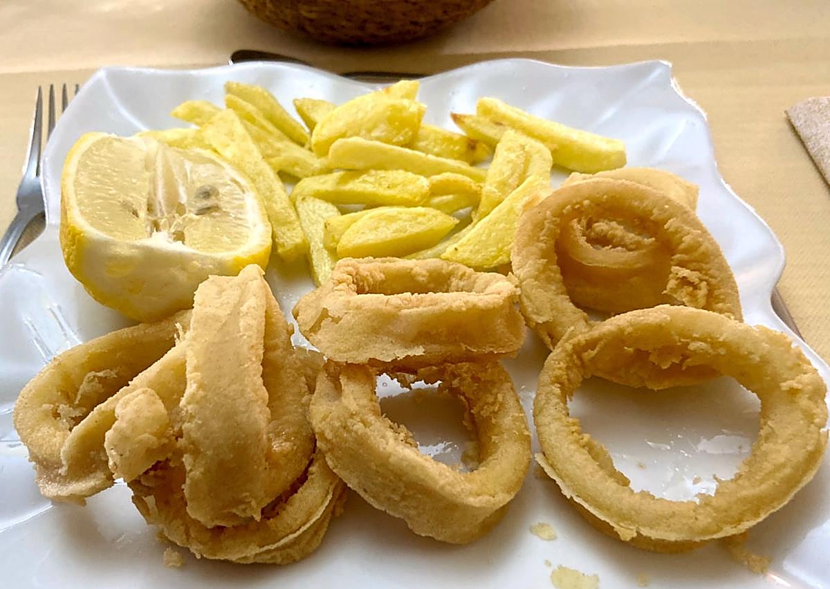 Imagen secundaria 1 - Aperitivo, calamares y postre.