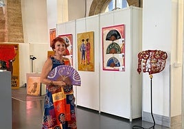 Carmina Santos en su exposición en Francia.