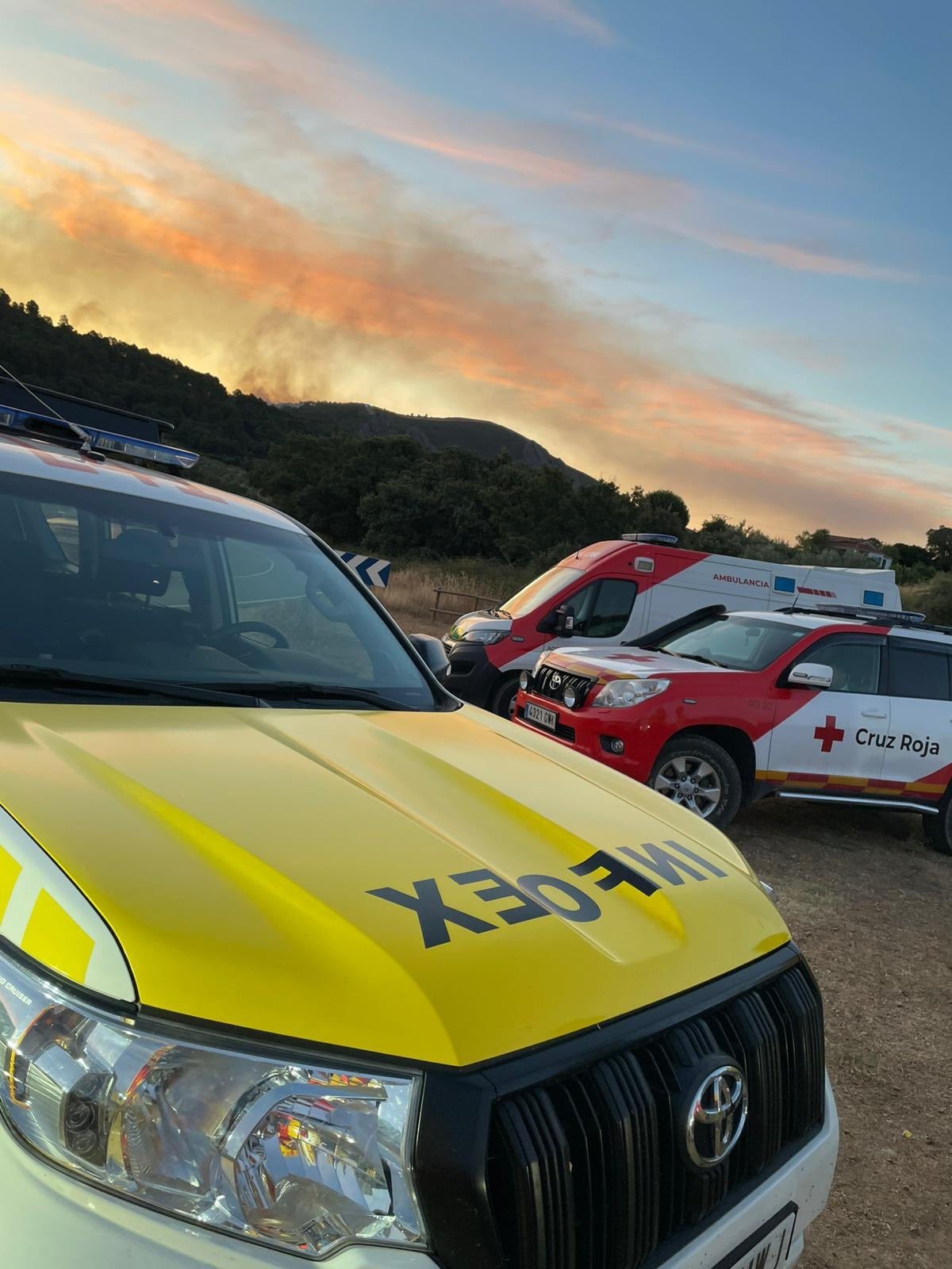 Equipos de emergencias desplegados en el lugar durante la tarde del viernes