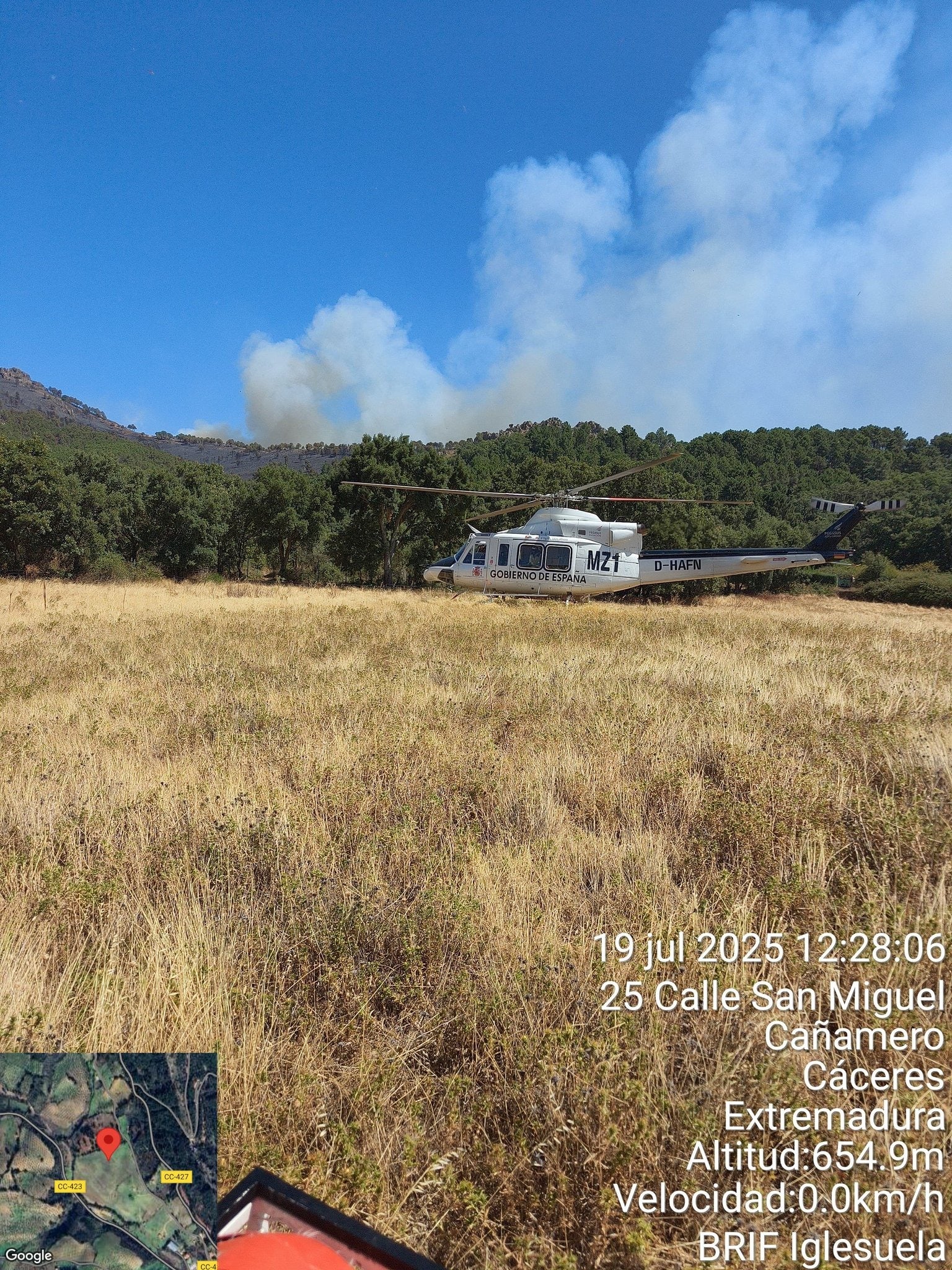 Vista del incendio en la mañana de este sábado