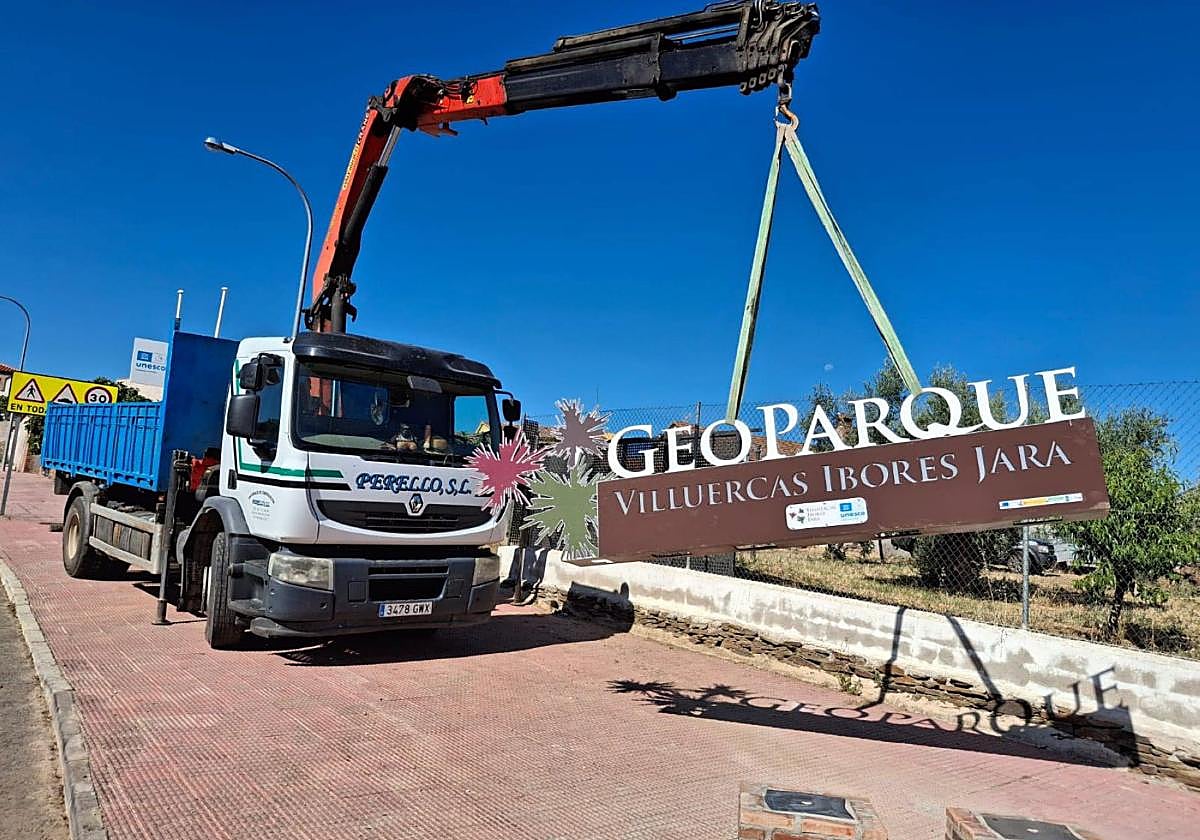 Instalación del cartel.