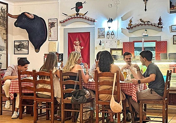 Comedor del restaurante Barrete Verde de Alcochete.