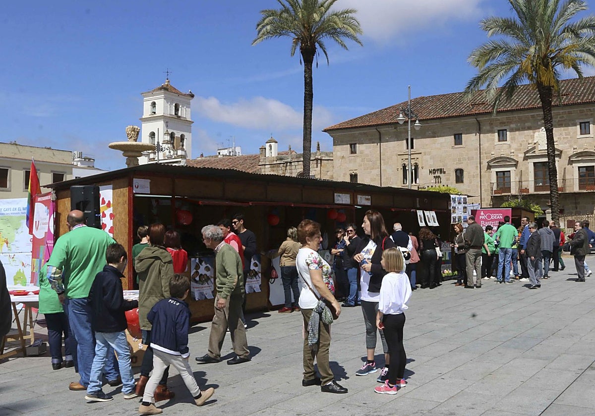 Caseta en la plaza de España para un acto de la Plataforma del Voluntariado.