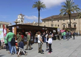 Caseta en la plaza de España para un acto de la Plataforma del Voluntariado.