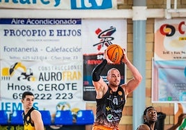 Adri Méndez durante un partido.