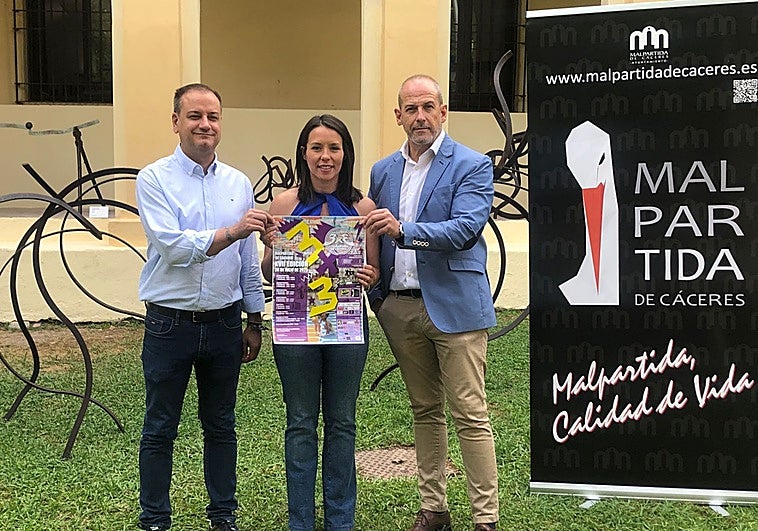 El alcalde Alfredo Aguilera, la vicepresidenta del BAM Malpartida Pilar Alcántara y el diputado de Deportes Pablo López.