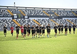 Los jugadores del Badajoz afinan su puesta a punto en el inicio de la pretemporada.