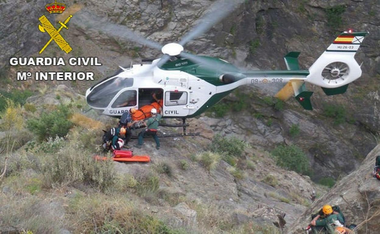 Así ha sido el rescate de una mujer en la garganta de Los Papúos