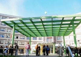 Trasladado grave al hospital un hombre de 33 años tras una salida de vía en Alange
