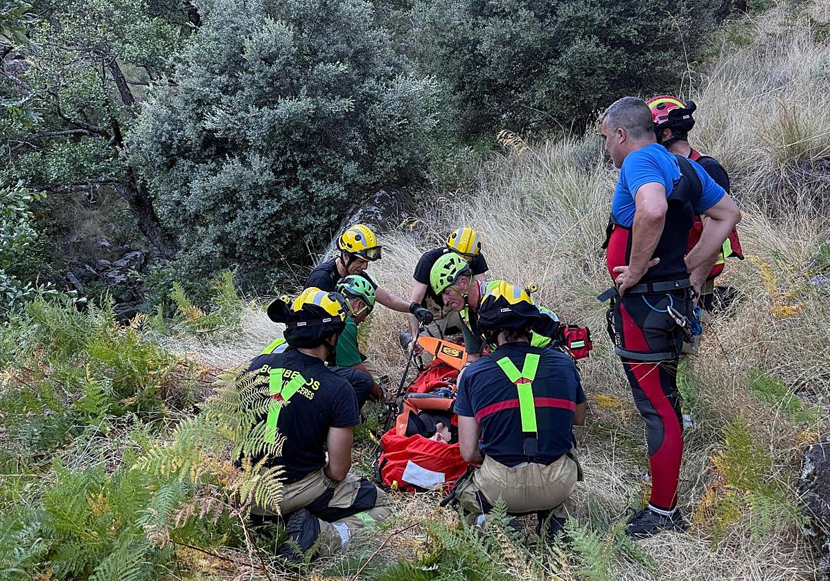 Así ha sido el rescate de una mujer en la garganta de Los Papúos