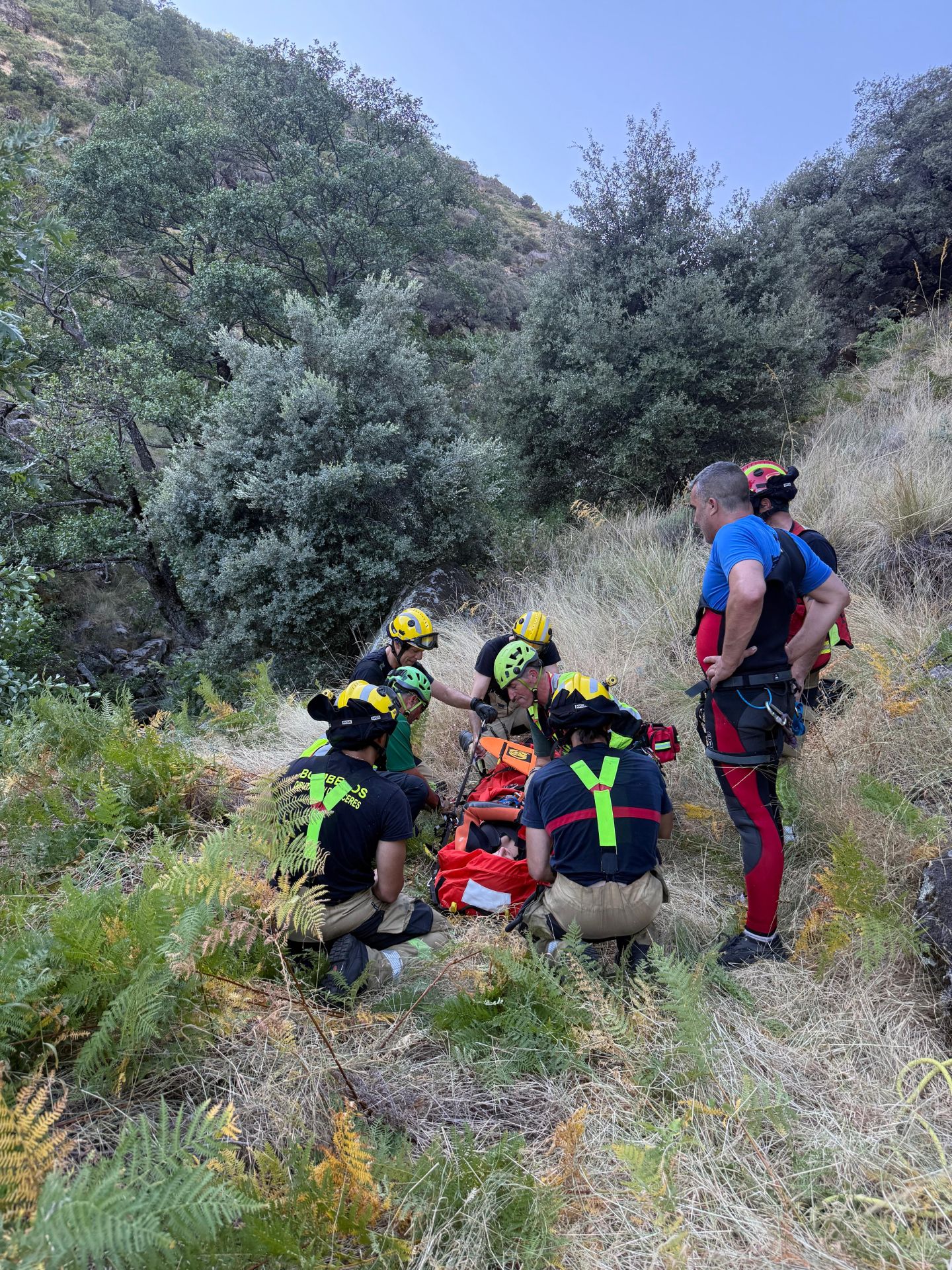 Así ha sido el rescate de una mujer en la garganta de Los Papúos