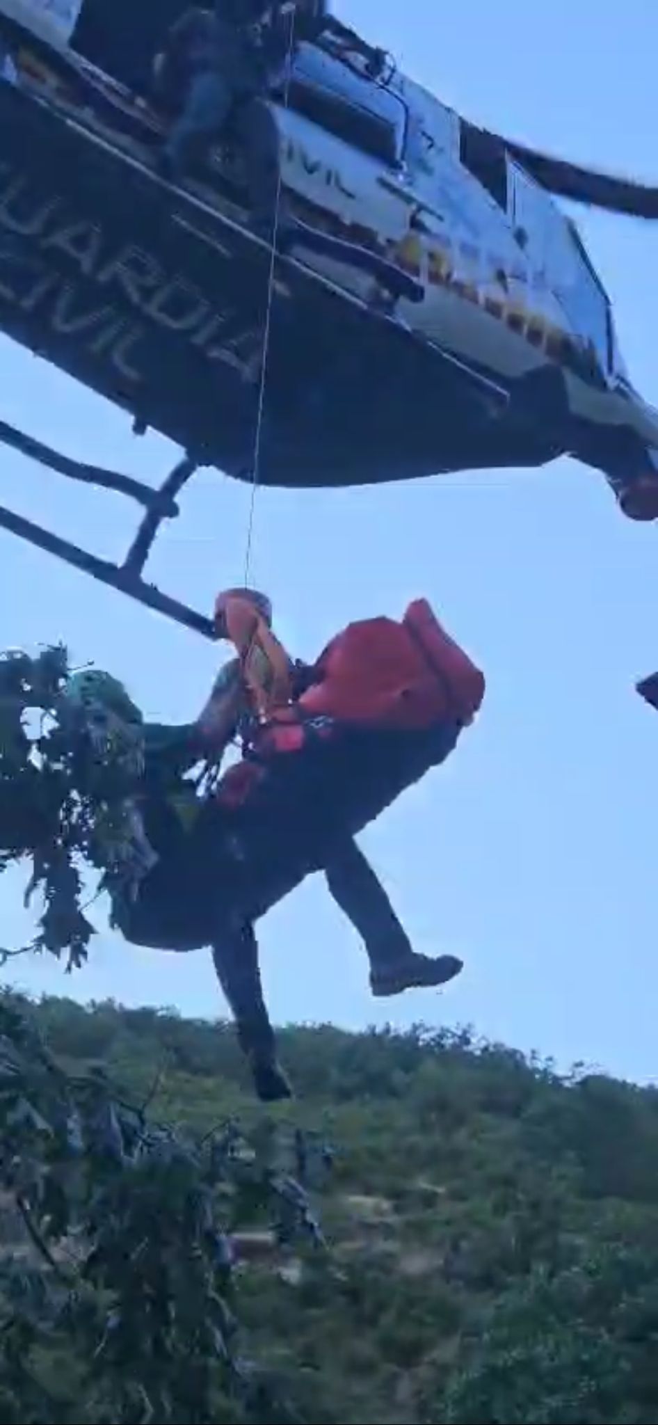 Así ha sido el rescate de una mujer en la garganta de Los Papúos