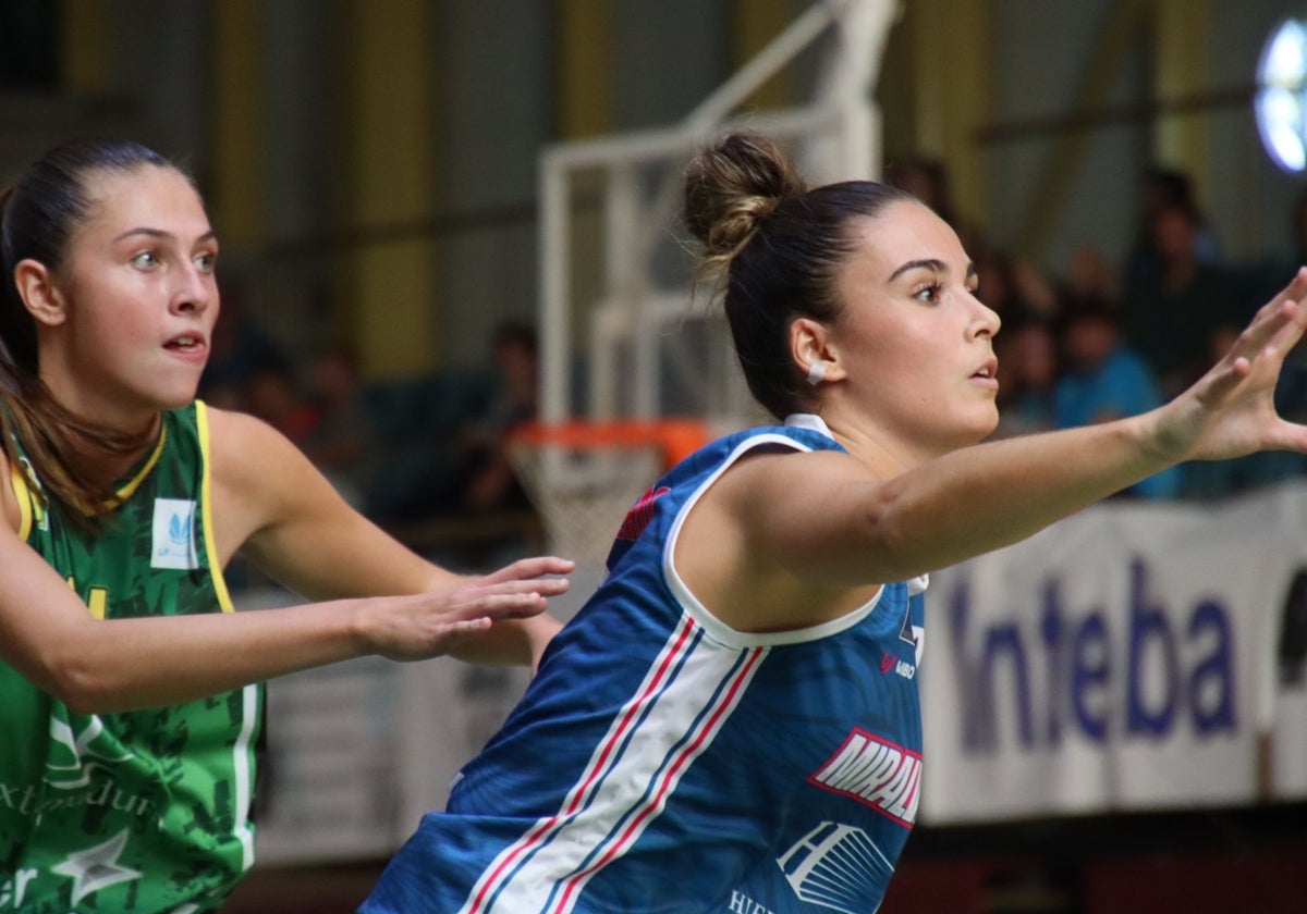 María Romero afrontará su quinta temporada seguinda en el primer equipo del Miralvalle.