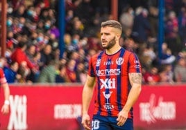 Marcos Bautista durant un partido con el Yeclano.