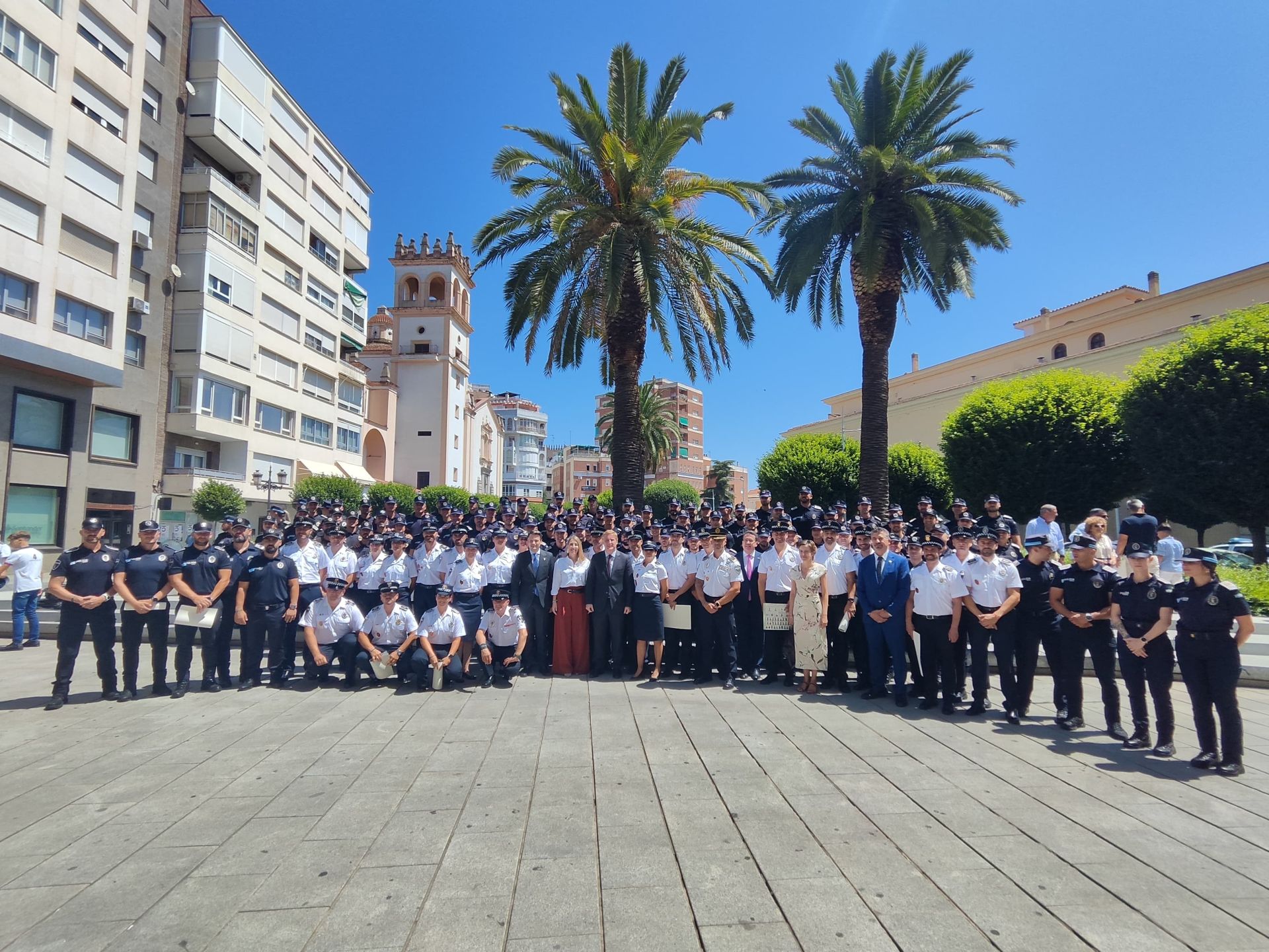 Fotos | Así ha sido la entrega de despachos de la XXXIII promoción de mandos y agentes de la Policía Local