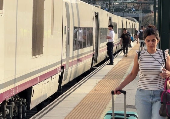 Estación de Plasencia, de la que parte la ruta Plasencia-Cáceres declarada obligación de servicio público de carácter regional.