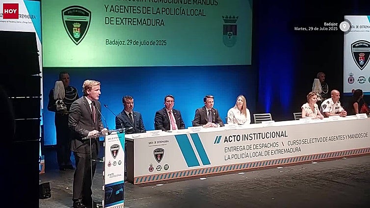 Entrega de despachos de la XXXIII promoción de mandos y agentes de la Policía Local