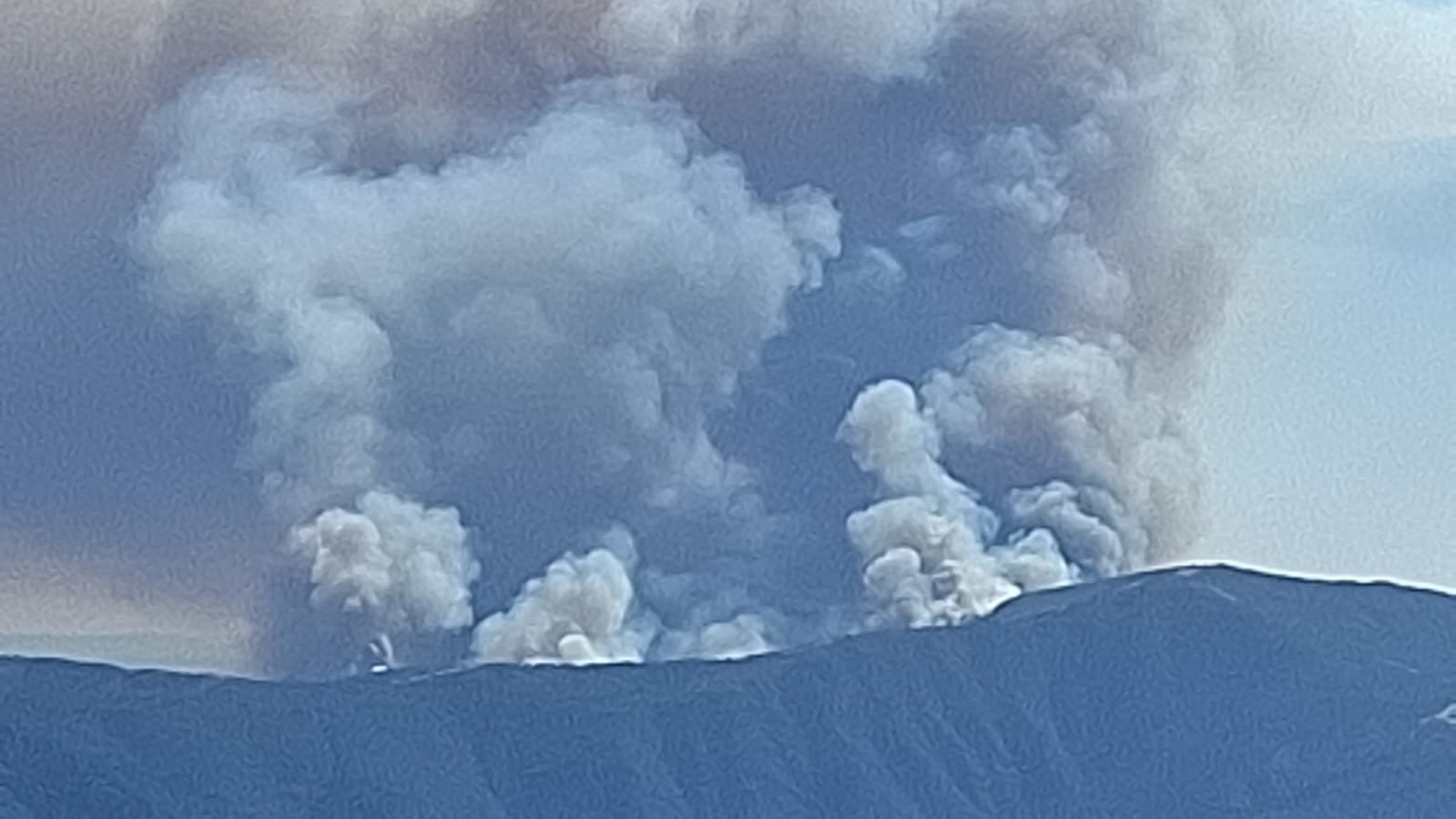 Fotos | Así está el aparatoso incendio de Las Hurdes