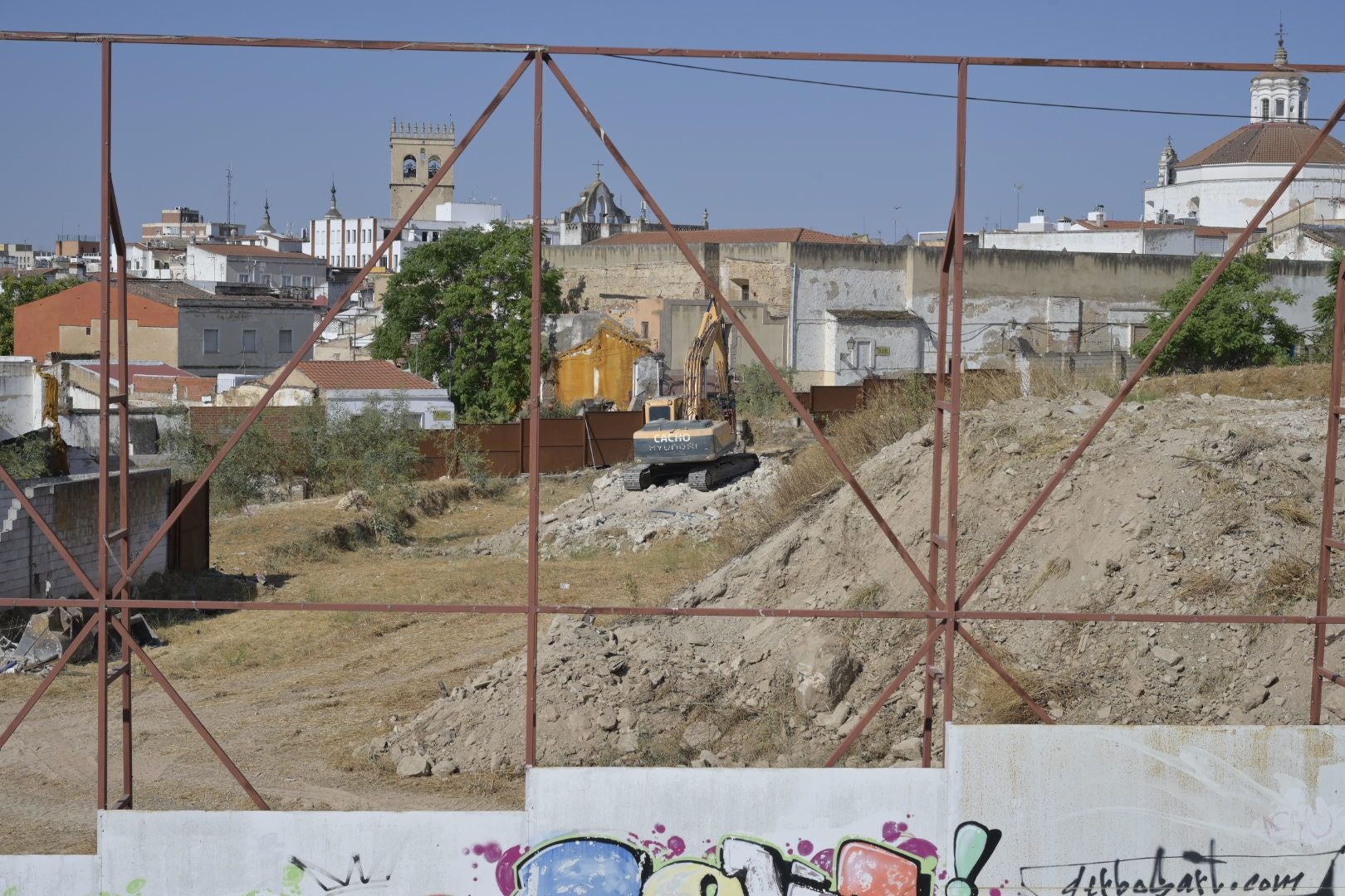 Fotos | Máquinas trabajando en la zona del Campillo de Badajoz