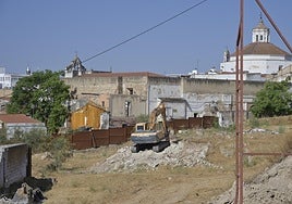 Fotos | Máquinas trabajando en la zona del Campillo de Badajoz