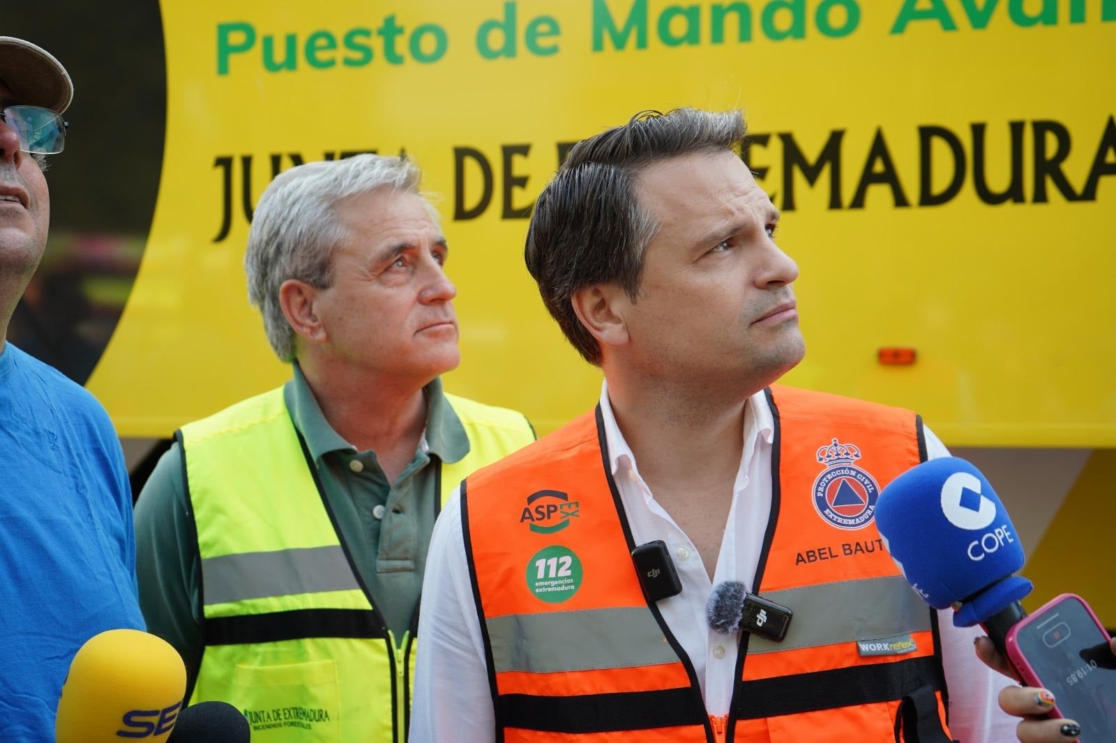 El consejero de Gestión Forestal y Mundo Rural, Ignacio Higuero, junto al consejero de Presidencia, Interior y Diálogo Social, Abel Bautista.