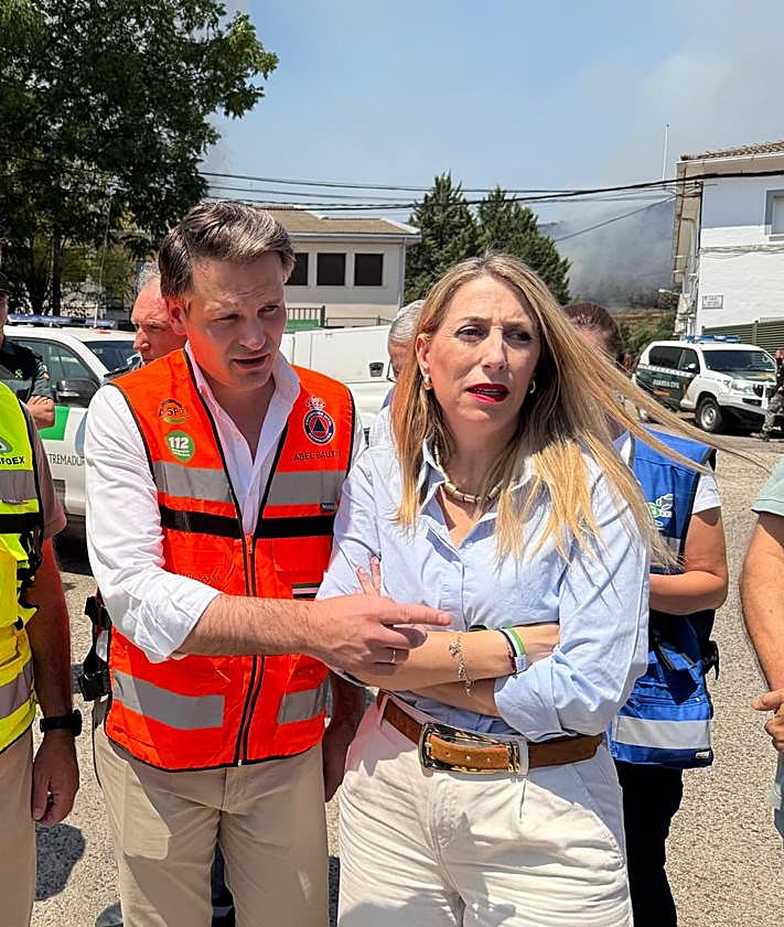 Imagen secundaria 2 - Guardiola visita a los evacuados por el incendio de Las Hurdes