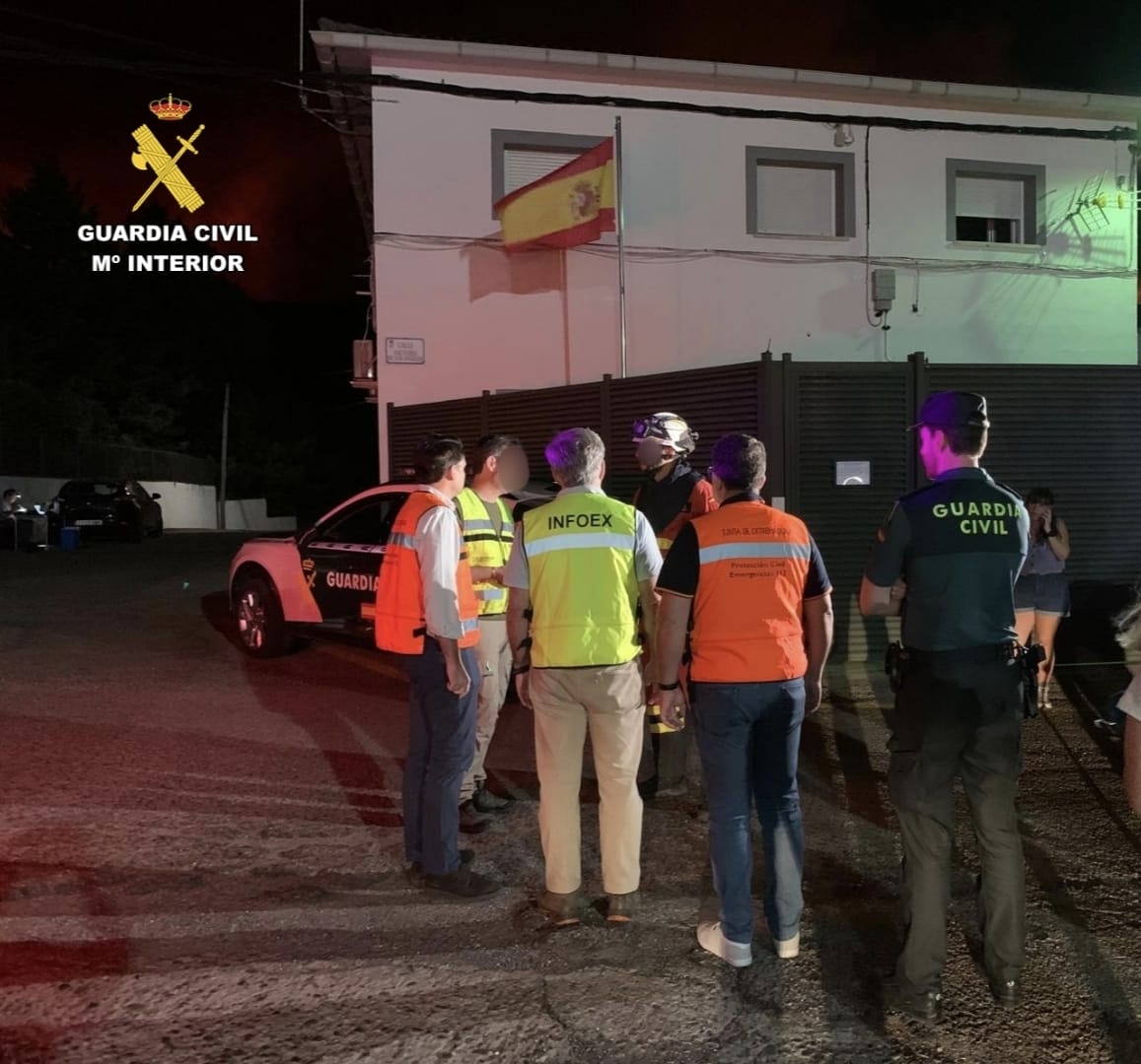 Fotos | Así ha sido la noche en Las Hurdes, en alerta por el peligroso incendio