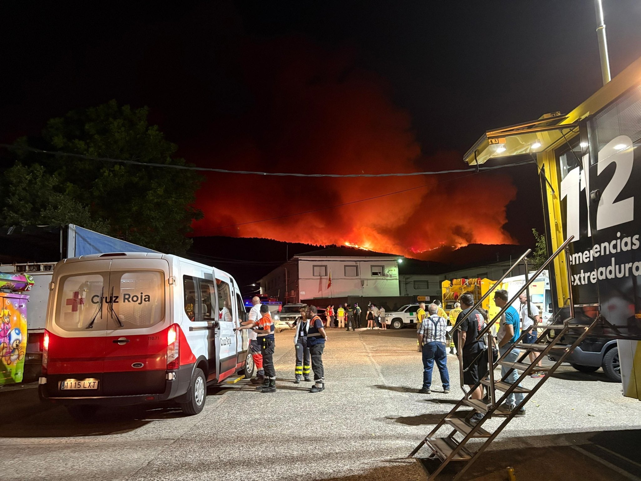 Equipos de emergencias en el lugar del incendio
