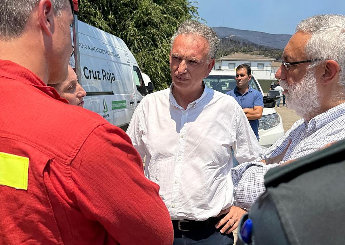 Imagen secundaria 1 - Guardiola visita a los evacuados por el incendio de Las Hurdes