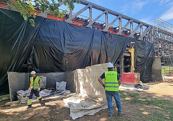Trabajos en el puente durante el corte que se produjo el 19 y 20 de julio.