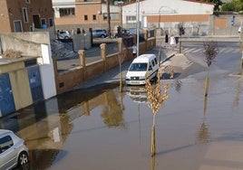 La inundación provocada por un reventón de tubería en Badajoz.