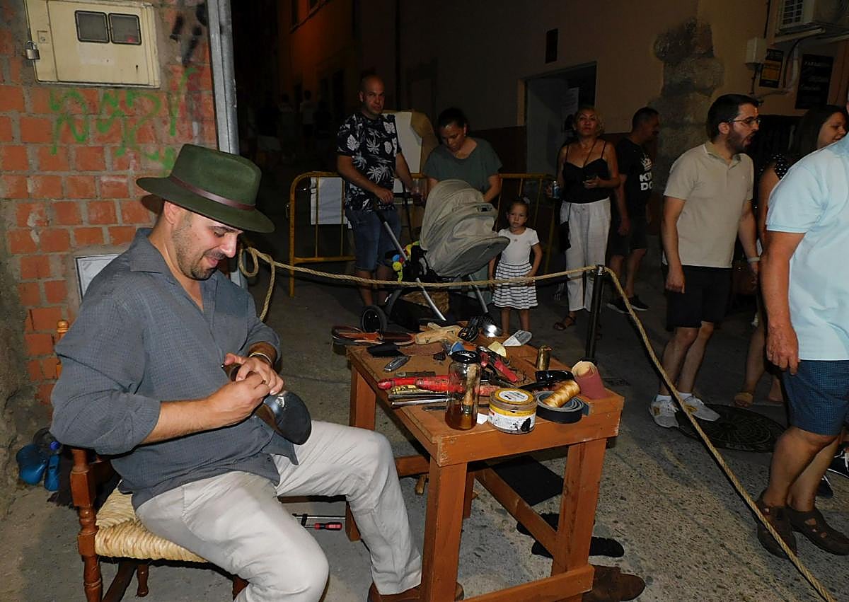 Imagen secundaria 1 - Los antiguos oficios llenan Jarandilla de la Vera