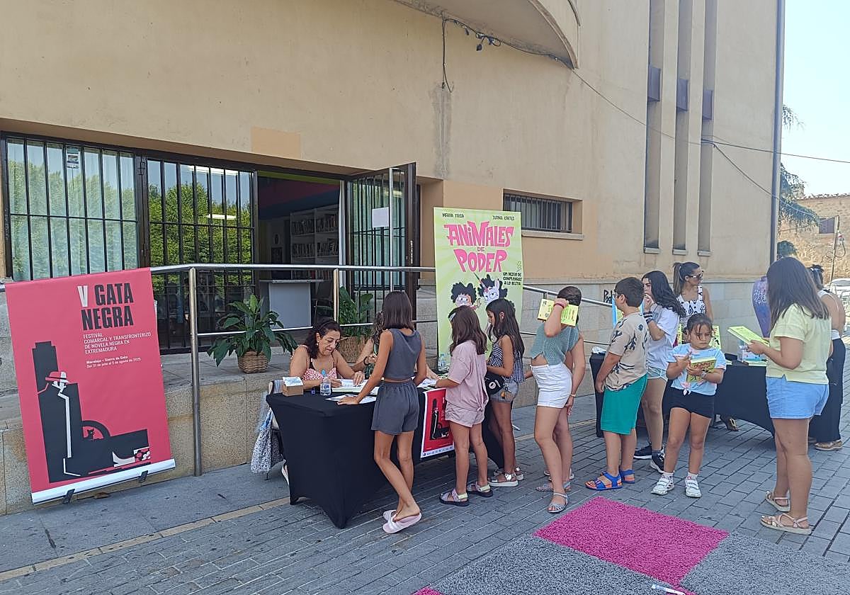 El V Festival 'Gata Negra' llena las calles de Moraleja del mejor género policiaco